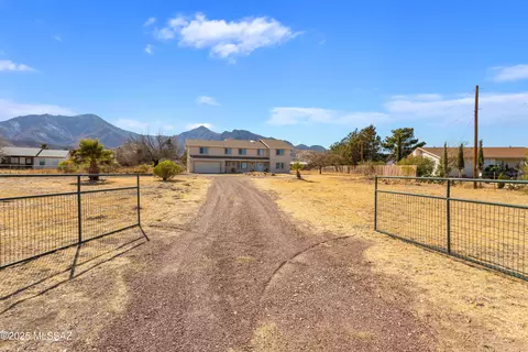 7520 S Circle S Dr, Hereford, AZ 85615