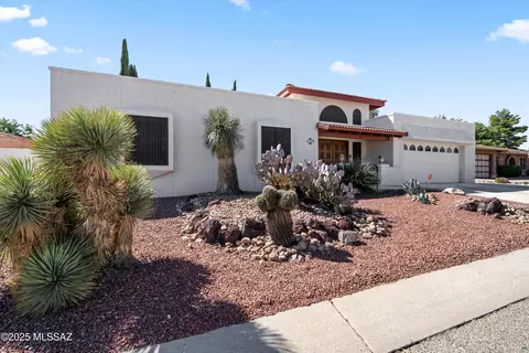 Exterior - 8240 E Oneida Pl, Tucson, AZ 85715 photo 2 of 5