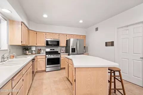 Kitchen - 8240 E Oneida Pl, Tucson, AZ 85715 photo 2 of 3