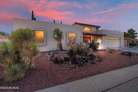 8240 E Oneida Pl, Tucson, AZ 85715