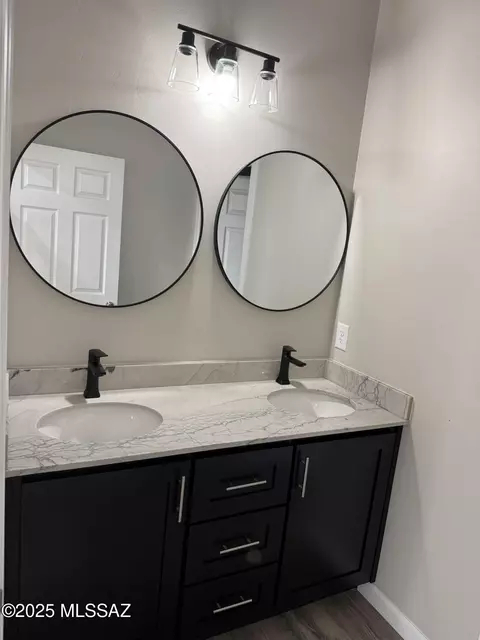 Bath - 241 S Atlanta Pl, Vail, AZ 85641 photo 2 of 5