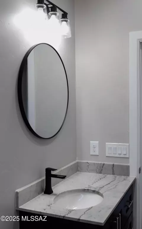 Bath - 241 S Atlanta Pl, Vail, AZ 85641 photo 3 of 5