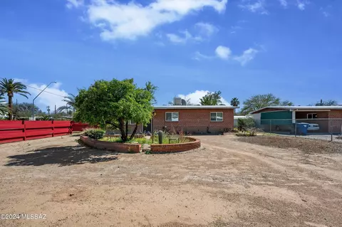 4266 E Los Robles St, Tucson, AZ 85712