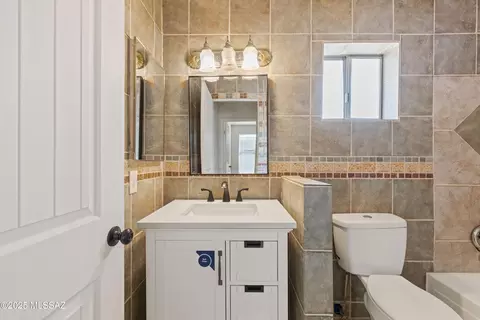 Bath - 700 E Bantam Rd, Tucson, AZ 85706 photo 1 of 4