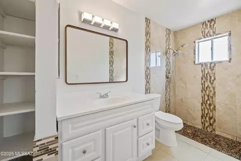Bath - 700 E Bantam Rd, Tucson, AZ 85706 photo 3 of 4