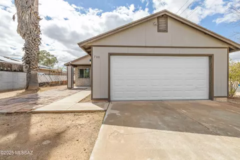 Exterior - 700 E Bantam Rd, Tucson, AZ 85706 photo 4 of 8