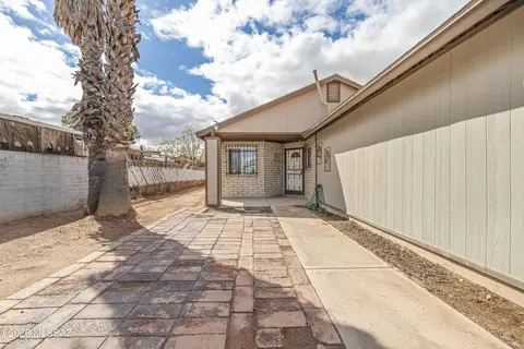 Exterior - 700 E Bantam Rd, Tucson, AZ 85706 photo 2 of 8