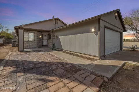 700 E Bantam Rd, Tucson, AZ 85706