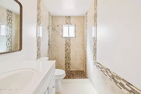Bath - 700 E Bantam Rd, Tucson, AZ 85706 photo 4 of 4