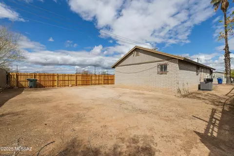 Exterior - 700 E Bantam Rd, Tucson, AZ 85706 photo 3 of 8