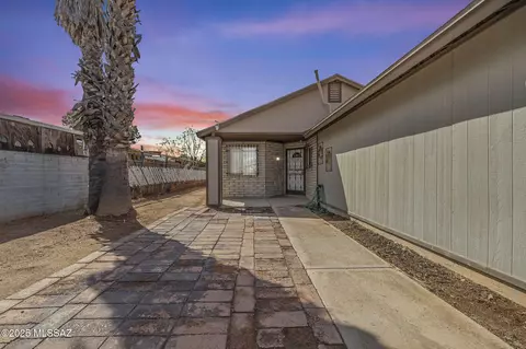 Exterior - 700 E Bantam Rd, Tucson, AZ 85706 photo 5 of 8