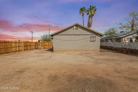 Exterior - 700 E Bantam Rd, Tucson, AZ 85706 photo 6 of 8