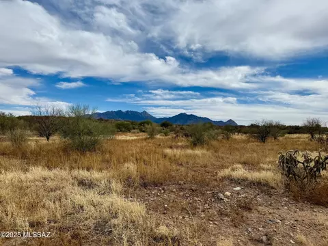 129 E Placita Colonia Real, Green Valley, AZ 85614