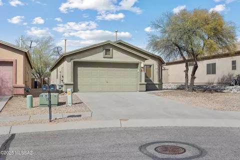 Exterior - 5989 E Chaucers Dr, Tucson, AZ 85756 photo 2 of 5