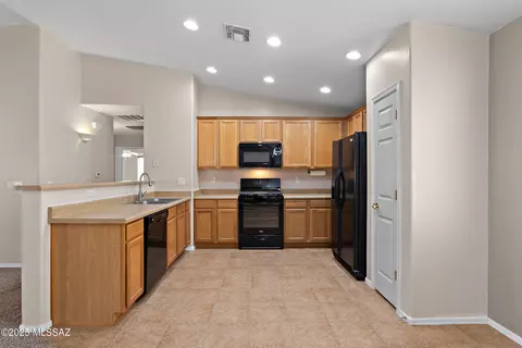 Kitchen - 5989 E Chaucers Dr, Tucson, AZ 85756 photo 1 of 3