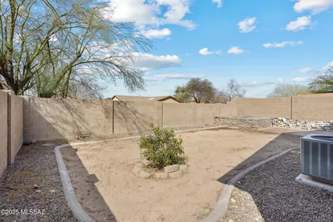 Exterior - 5989 E Chaucers Dr, Tucson, AZ 85756 photo 5 of 5