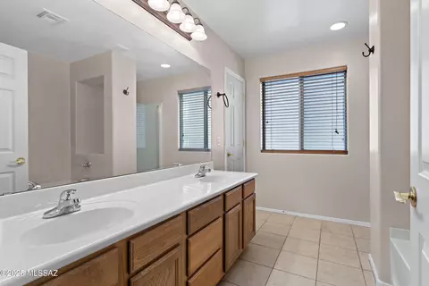 Bath - 5989 E Chaucers Dr, Tucson, AZ 85756 photo 1 of 2