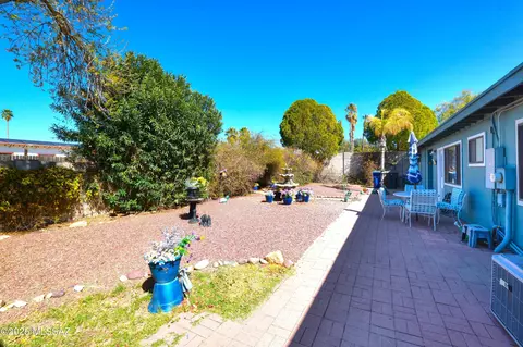 Exterior - 9521 E Myra Dr, Tucson, AZ 85730 photo 6 of 10