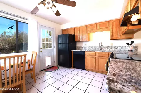 Kitchen - 9521 E Myra Dr, Tucson, AZ 85730 photo 1 of 4
