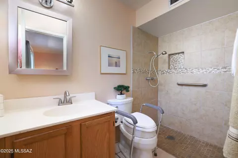 Bath - 9521 E Myra Dr, Tucson, AZ 85730 photo 1 of 3