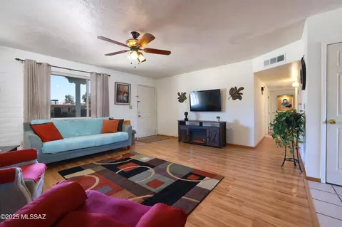 Living - 9521 E Myra Dr, Tucson, AZ 85730 photo 2 of 4