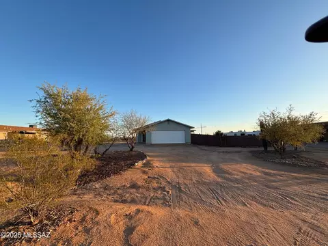 5669 N Avra Rd, Tucson, AZ 85743