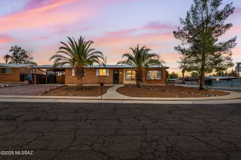 8002 E Scarlett St, Tucson, AZ 85710