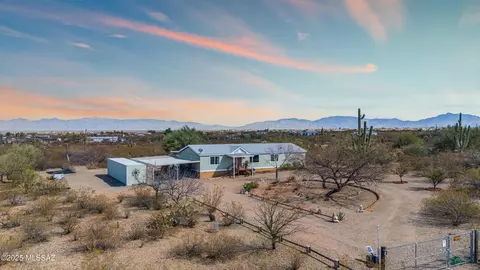 6827 E Needle Bush Ln, Sahuarita, AZ 85629