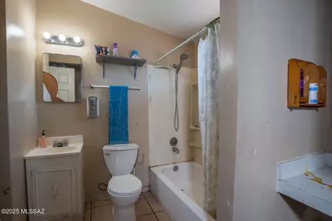 Bath - 2045 E 33rd St, Tucson, AZ 85713 photo 1 of 2