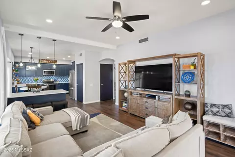 8909 N Willeta Dr, Tucson, AZ 85743