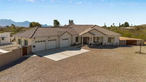 725 Calle De Julio, Green Valley, AZ 85614