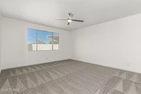 Living - 64685 E Drifter Dr, Saddlebrooke, AZ 85739 photo 8 of 9