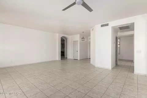 Living - 64685 E Drifter Dr, Saddlebrooke, AZ 85739 photo 2 of 9