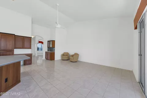 Living - 65621 E Desert Moon Ct, Saddlebrooke, AZ 85739 photo 3 of 4