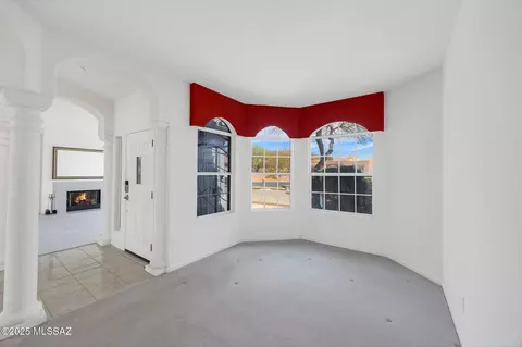 Living - 65621 E Desert Moon Ct, Saddlebrooke, AZ 85739 photo 4 of 4