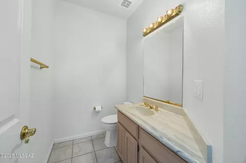 Bath - 65621 E Desert Moon Ct, Saddlebrooke, AZ 85739 photo 1 of 4