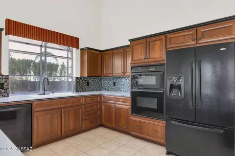 Kitchen - 65621 E Desert Moon Ct, Saddlebrooke, AZ 85739 photo 3 of 8