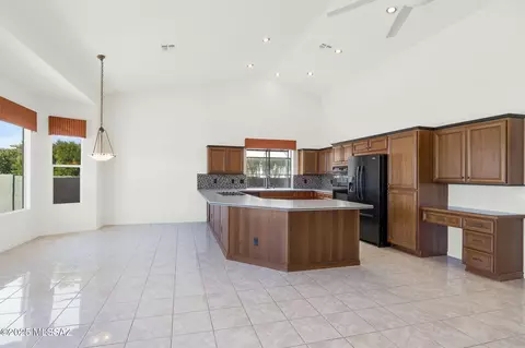 Kitchen - 65621 E Desert Moon Ct, Saddlebrooke, AZ 85739 photo 1 of 8