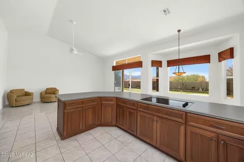 Kitchen - 65621 E Desert Moon Ct, Saddlebrooke, AZ 85739 photo 5 of 8