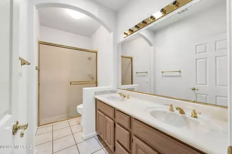 Bath - 65621 E Desert Moon Ct, Saddlebrooke, AZ 85739 photo 4 of 4