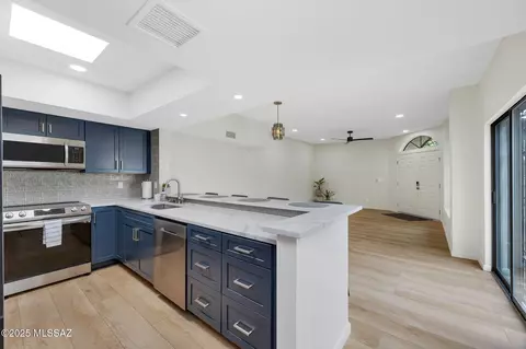 3240 N Little Horse Dr, Tucson, AZ 85712