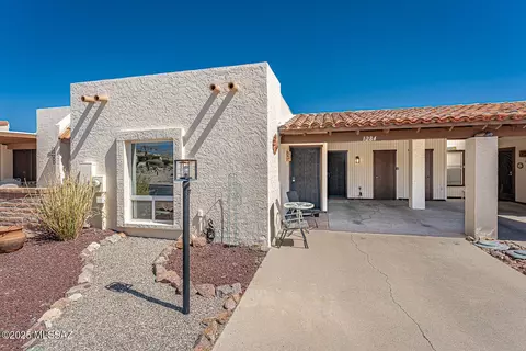 1284 W Camino Lucientes, Green Valley, AZ 85622