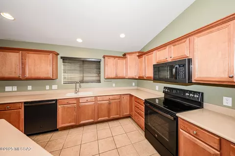 Kitchen - 7177 E Alderberry St, Tucson, AZ 85756 photo 3 of 4