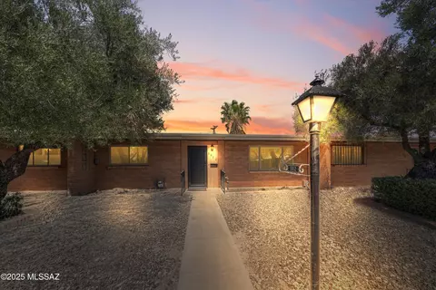 1912 W Anklam Rd, Tucson, AZ 85745