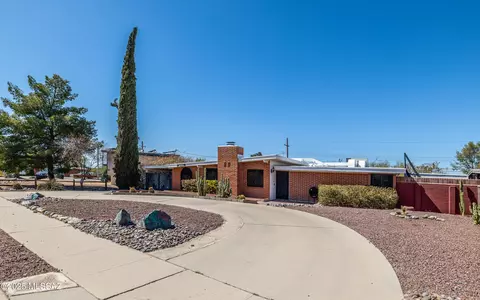 916 S Sarnoff Dr, Tucson, AZ 85710