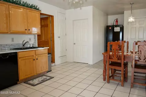 Kitchen - 12 Mustang Ranch Rd, Elgin, AZ 85611 photo 2 of 4