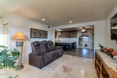 Living - 7618 E Logan Dr, Tucson, AZ 85730 photo 2 of 5