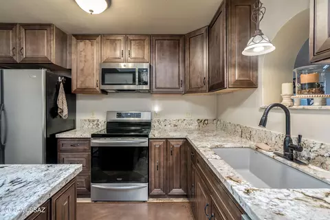 Kitchen - 7618 E Logan Dr, Tucson, AZ 85730 photo 4 of 5