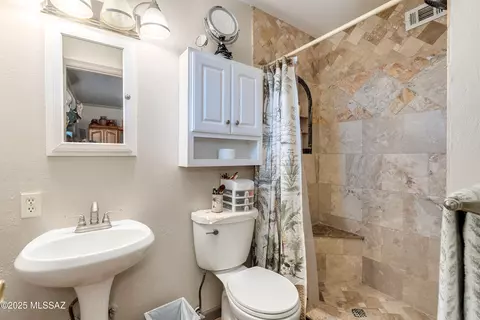 Bath - 7618 E Logan Dr, Tucson, AZ 85730 photo 1 of 2