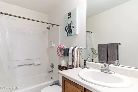 Bath - 4255 E Babbling Brook Dr, Tucson, AZ 85712 photo 2 of 2